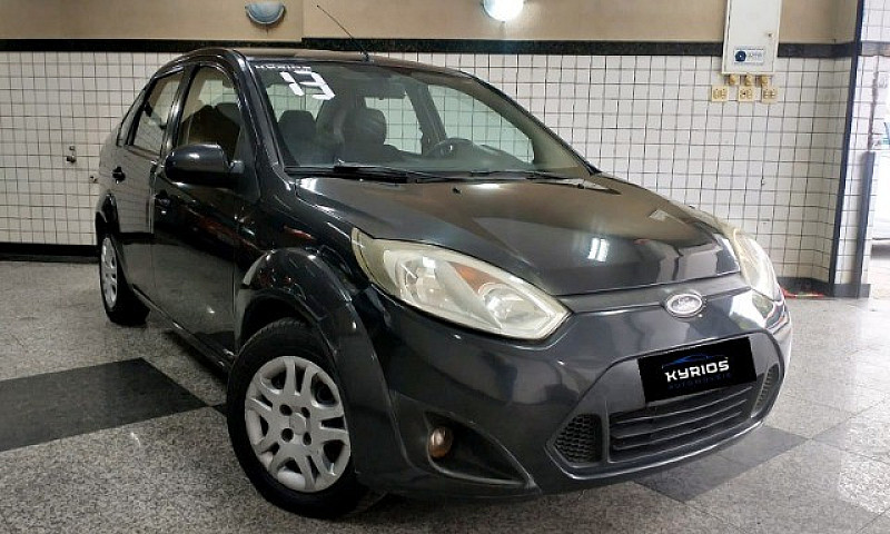 Ford Fiesta Sedan 1....