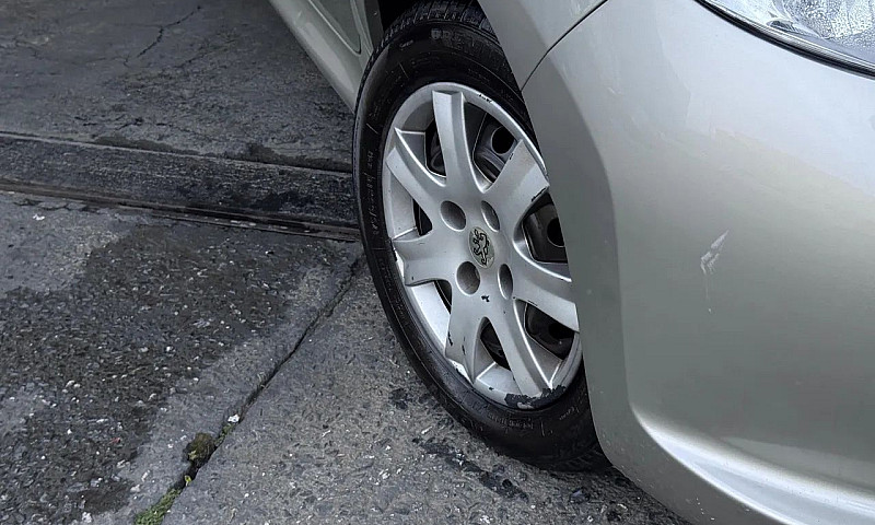 Peugeot 207 X-Line 1...