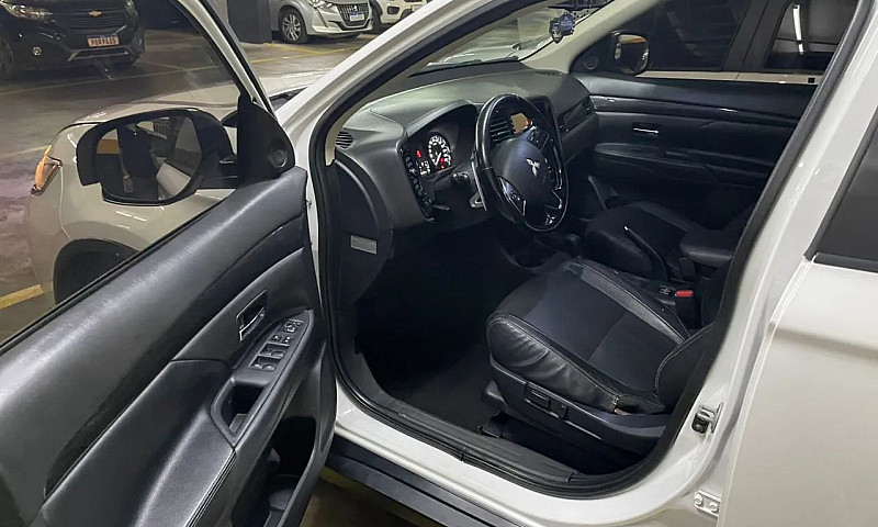Mitsubishi Outlander...