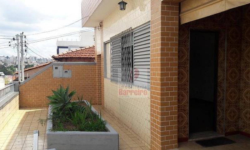 Casa Com 3 Quartos À...