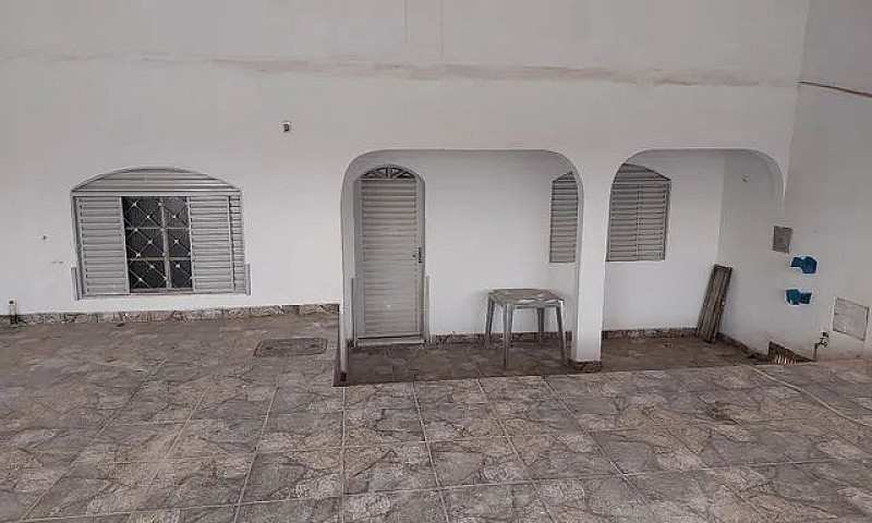 Alugo Casa...
