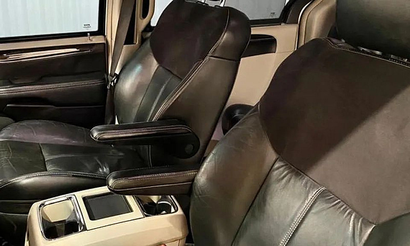 Chrysler Town & Coun...