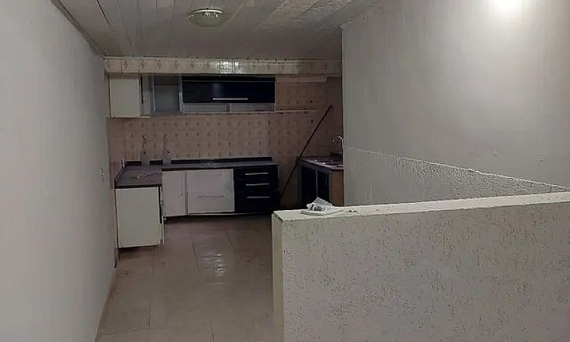 Alugo Casa...