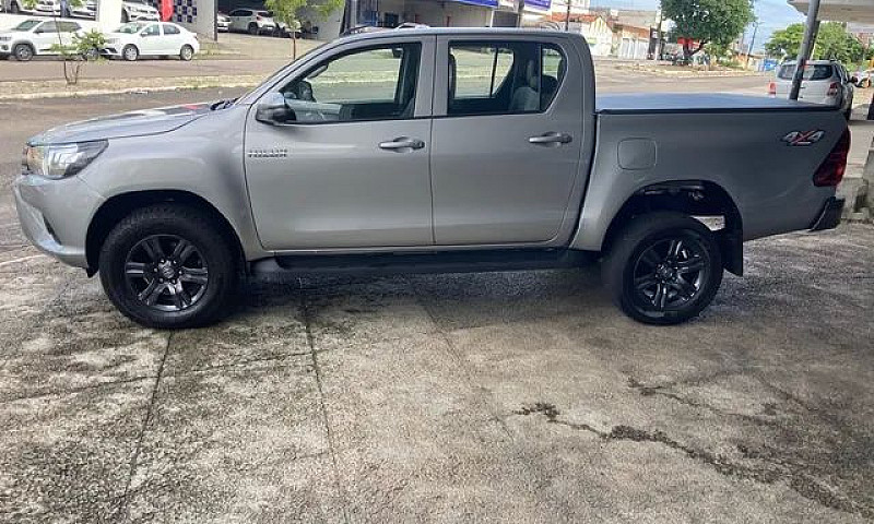 Toyota Hilux 2020 4 ...