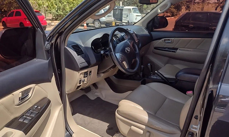 Toyota Hilux Sw4 Srv...