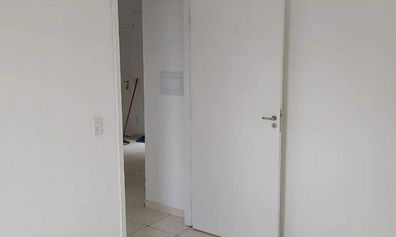 Aluga-Se Quarto  Fem...