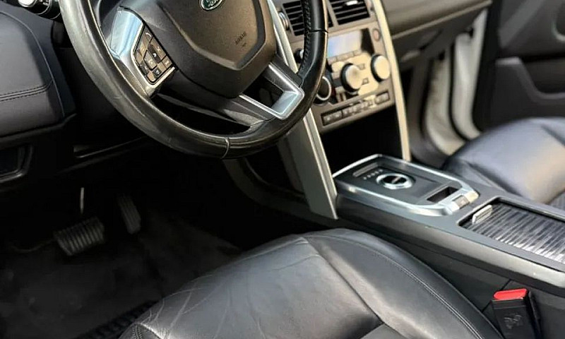 Land Rover Discovery...