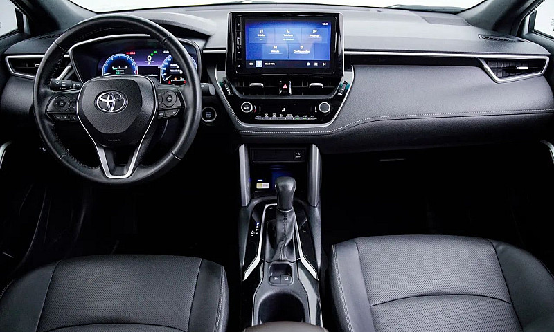 Toyota Corolla Cross...
