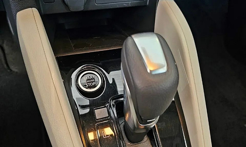 Nissan Versa Exclusi...