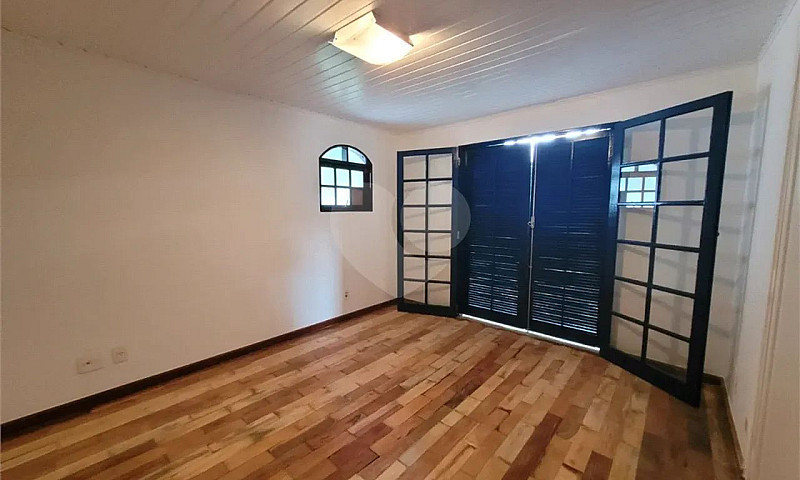 Condomínio Com 3 Qua...