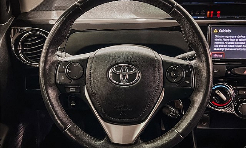 Toyota Etios Cross 2...