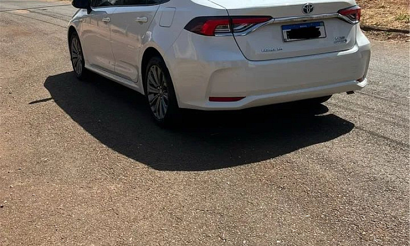 Corolla Altis Hybrid...