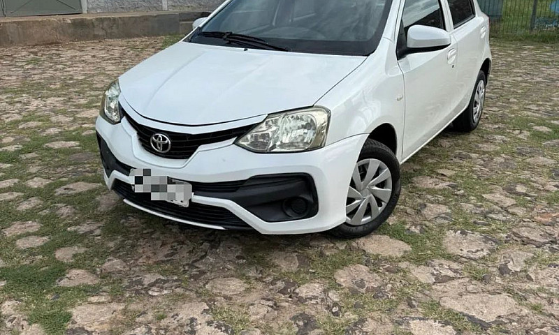 Toyota Etios X 1.3 F...