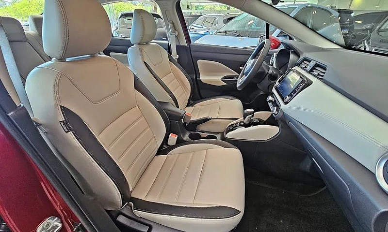 Nissan Versa Exclusi...