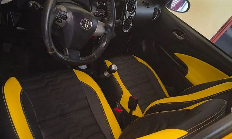 Toyota Etios Cross 1...