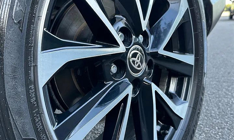 Toyota Corolla Cross...