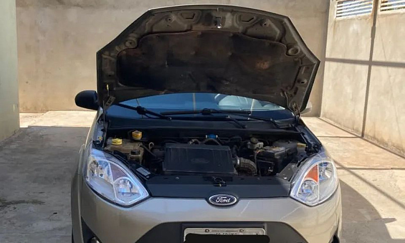 Ford Fiesta Sed. 1.6...
