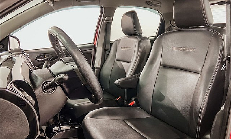 Toyota Etios Cross 2...