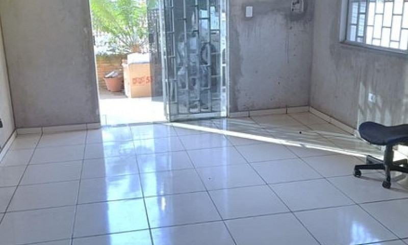 Casa Com Garagem - B...