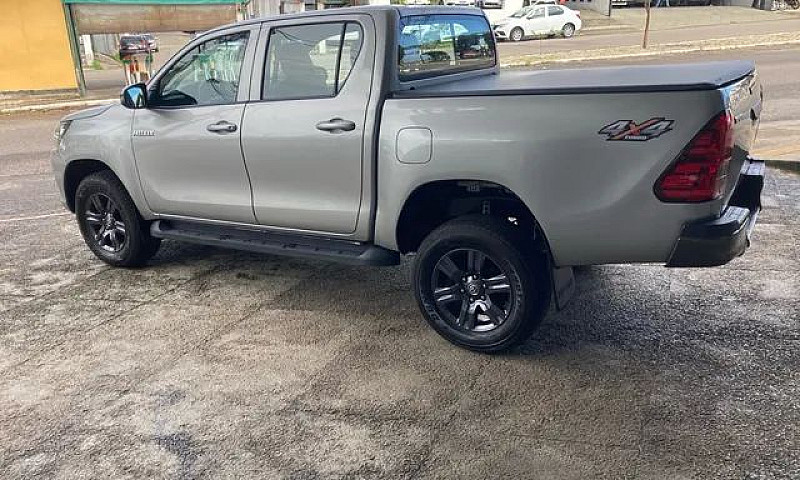 Toyota Hilux 2020 4 ...