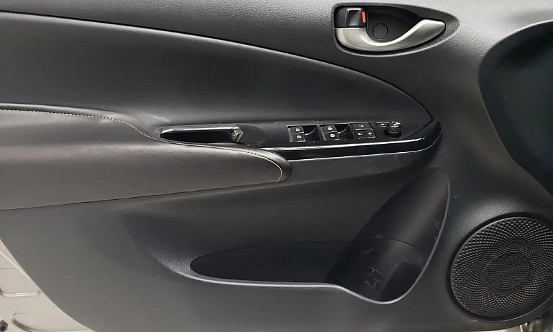 Toyota Yaris Xs Seda...