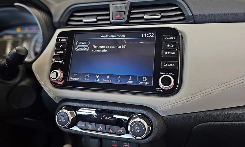 Nissan Versa Exclusi...