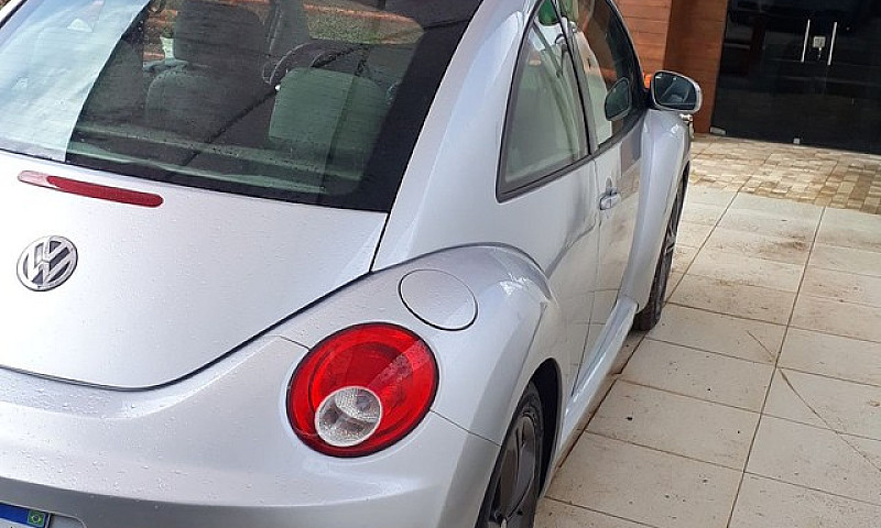 Automóvel New Beetle...