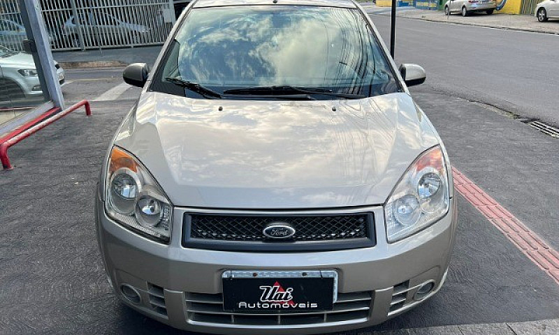Ford Fiesta Sedan 1....
