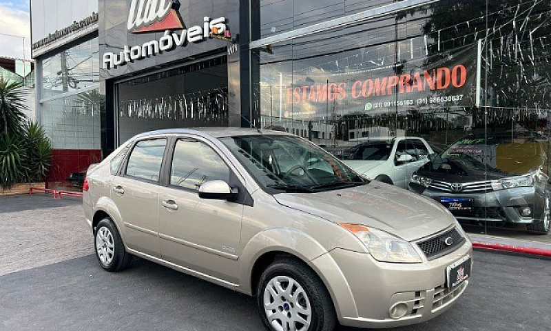 Ford Fiesta Sedan 1....