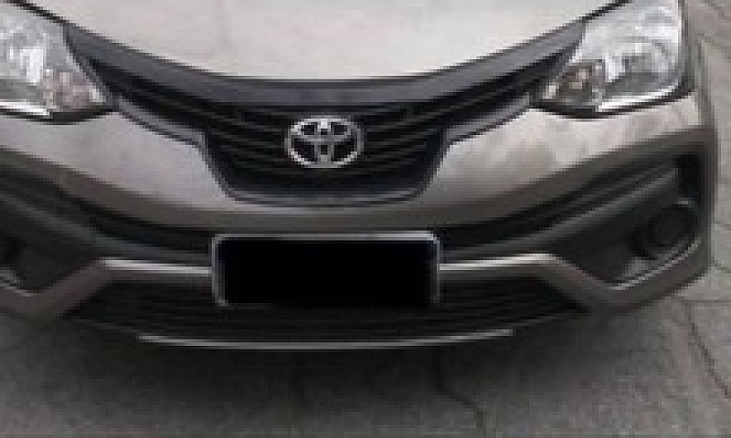 Toyota Etios Sedan 1...