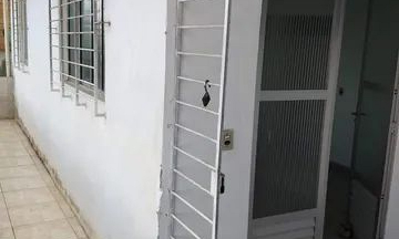 Alugo Casa...
