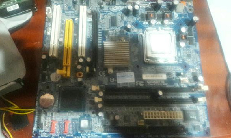 Placa Mãe Gigabyte I...