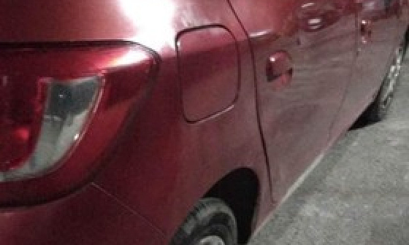 Sandero Vermelho 201...