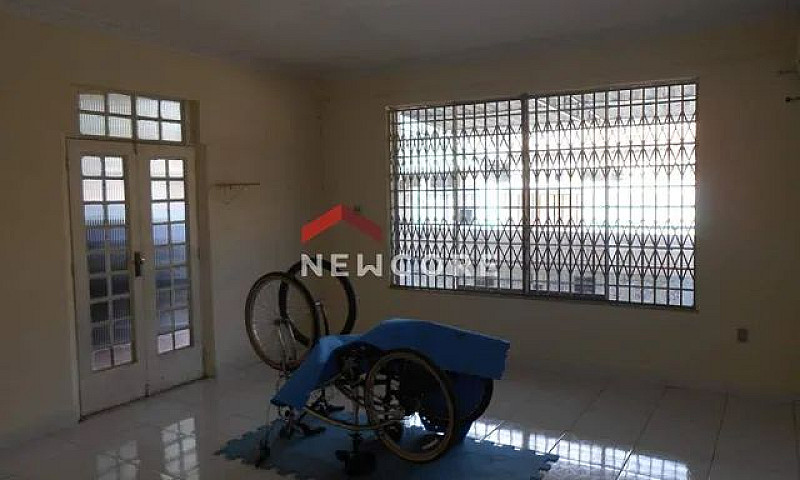Casa Em  Rua Amboina...
