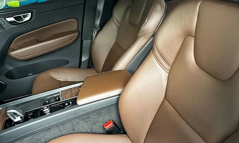 Volvo Xc-60 T-8 Plus...