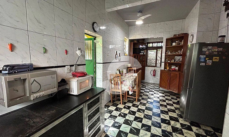 Casa Com 6 Dormitóri...