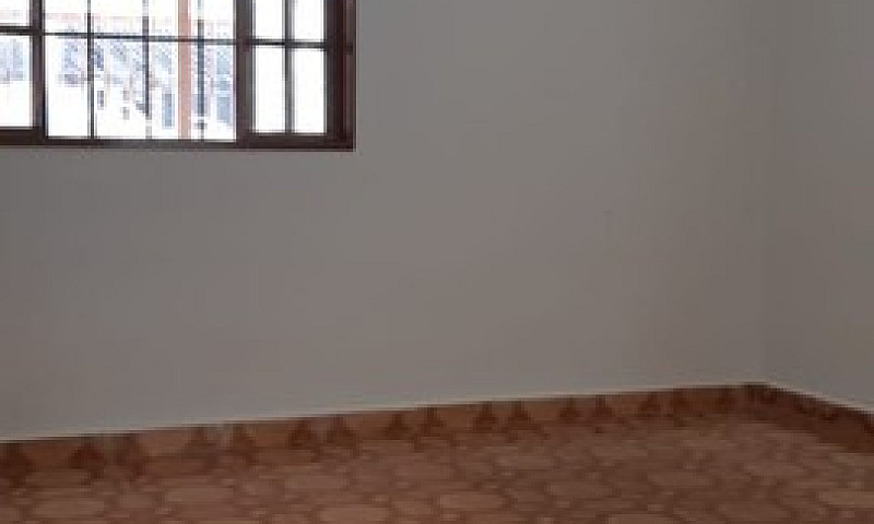 Aluga-Se Casa Na Qe ...