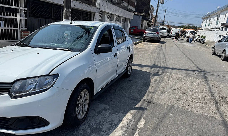 Renault Logan Authen...