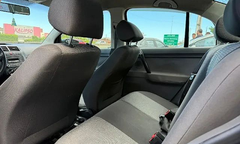 Volkswagen Polo Seda...