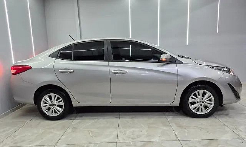 Toyota Yaris Xl Seda...