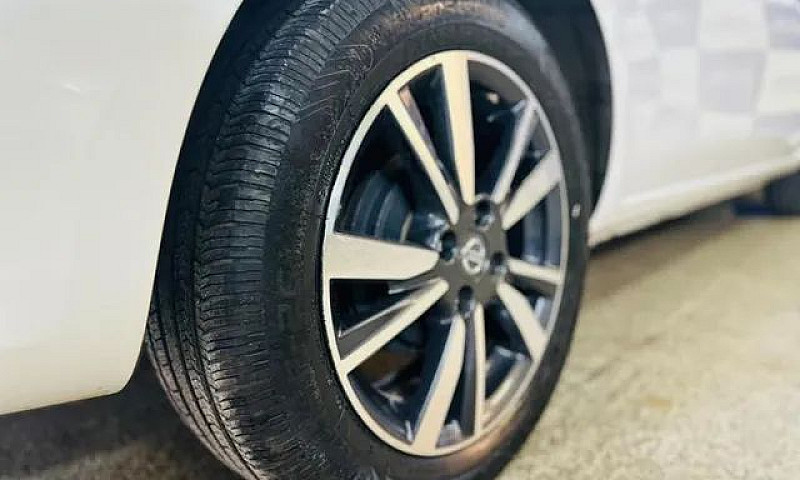 Nissan Versa 16Sl Cv...