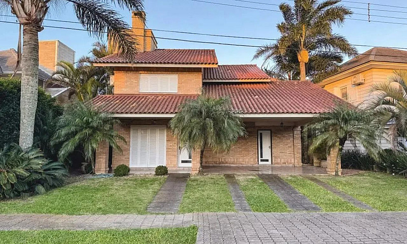 Casa Beira Lago, Mob...