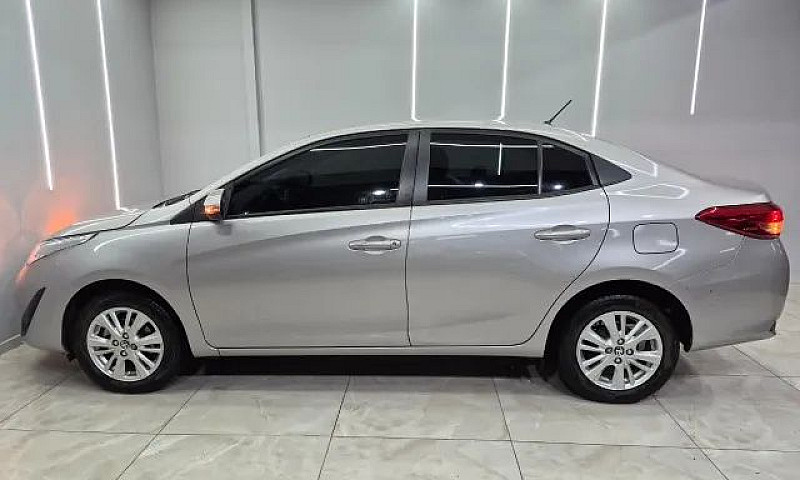 Toyota Yaris Xl Seda...