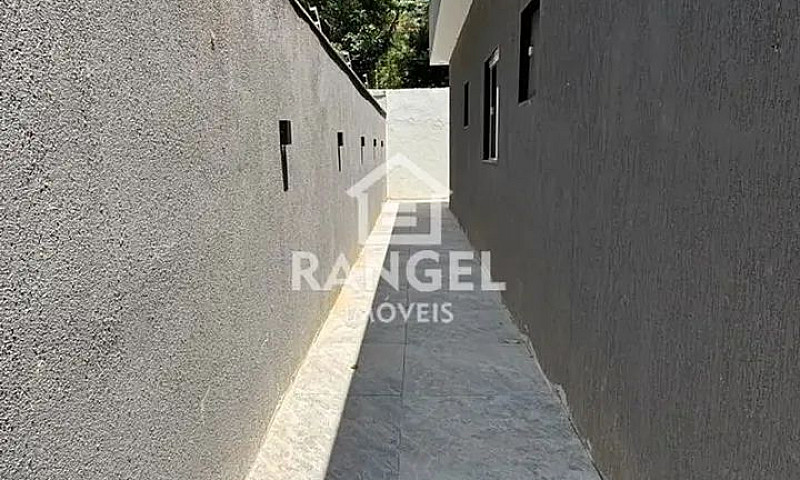 Casa Linear Com Três...