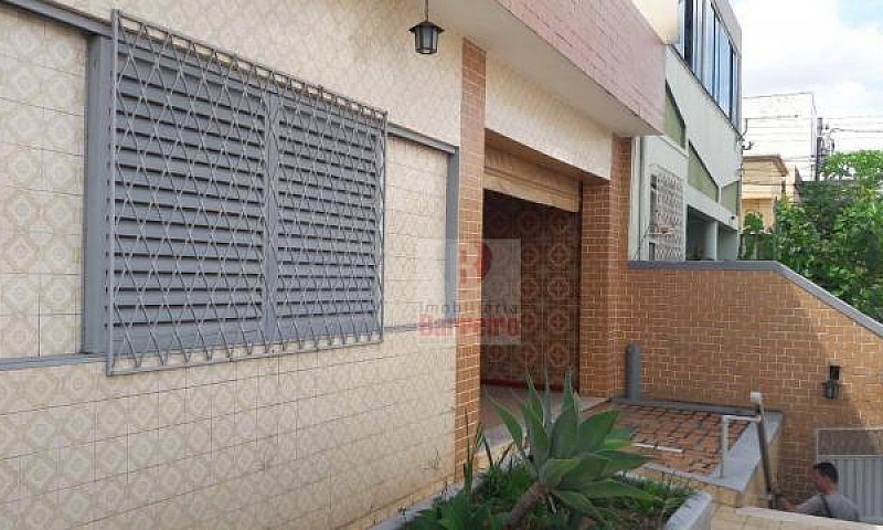 Casa Com 3 Quartos À...