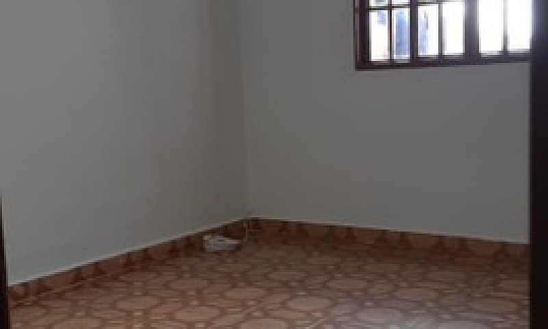Aluga-Se Casa Na Qe ...