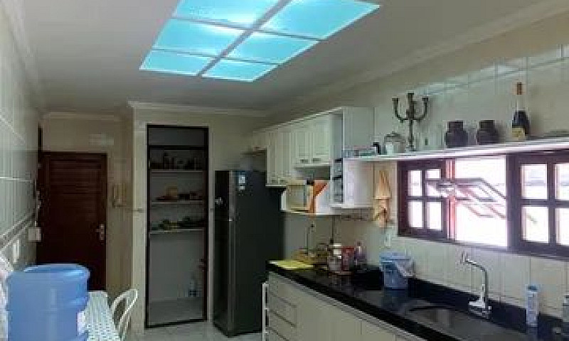 Casa Térrea Com 250M...