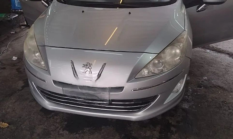 Peugeot 408...