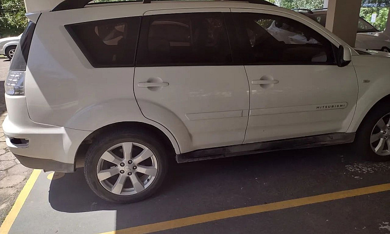 Mitsubishi Outlander...