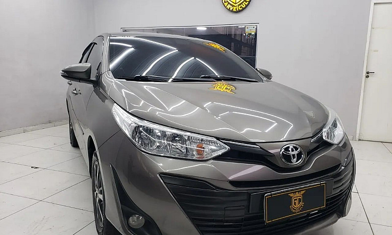 Toyota Yaris Xs Seda...